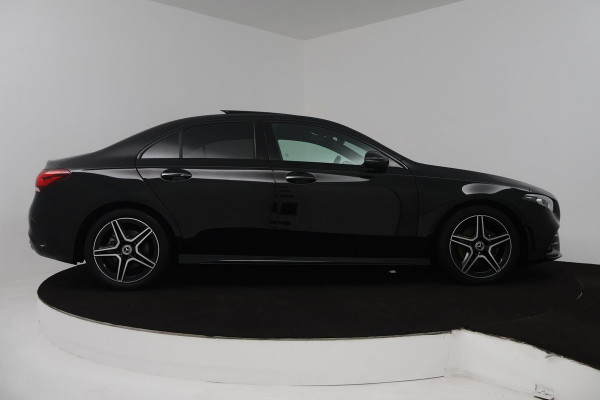 Mercedes-Benz A-Klasse 200 Business Solution AMG (PANORAMADAK, STOELVERWARMING, ACHTERUITRIJCAMERA, SFEERVERLICHT