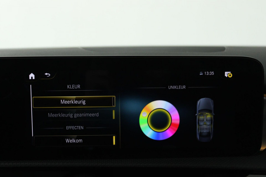 Mercedes-Benz A-Klasse 200 Business Solution AMG (PANORAMADAK, STOELVERWARMING, ACHTERUITRIJCAMERA, SFEERVERLICHT
