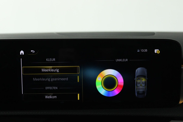 Mercedes-Benz A-Klasse 200 Business Solution AMG (PANORAMADAK, STOELVERWARMING, ACHTERUITRIJCAMERA, SFEERVERLICHT