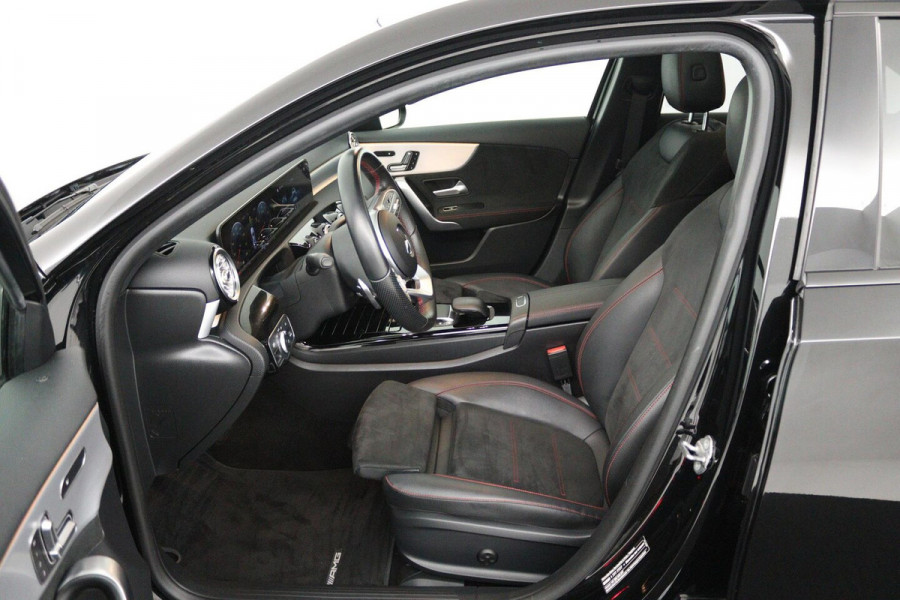 Mercedes-Benz A-Klasse 200 Business Solution AMG (PANORAMADAK, STOELVERWARMING, ACHTERUITRIJCAMERA, SFEERVERLICHT