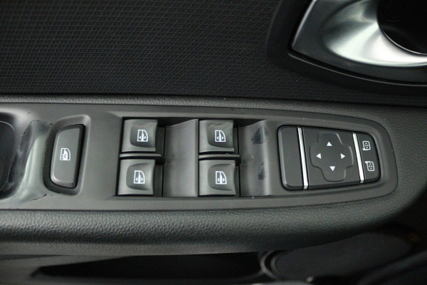Renault Clio Estate 0.9 TCe Limited (TREKHAAK, NAVIGATIE, CAMERA, PARKEERSENSOREN, BLUETOOTH, CRUISE CONTROL)
