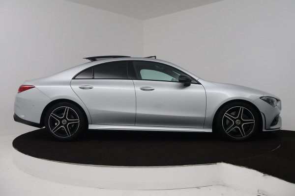 Mercedes-Benz CLA-Klasse 200 Business Solution AMG (PANO, TREKHAAK WEGKLAPBAAR, SFEERVERLICHTING, STOELVERWARMIN)
