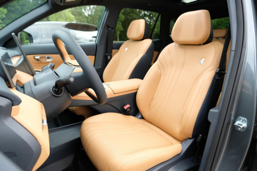 GEELY Starray EM-i 1.5 Max+ 262 PK | Panorama | Stoelen voor & achter verwarmd | Memory Seats | 360 Camera | 19 Inch LMV | 136km elektrisch bereik