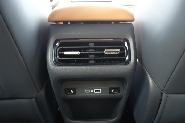 GEELY Starray EM-i 1.5 Max+ 262 PK | Panorama | Stoelen voor & achter verwarmd | Memory Seats | 360 Camera | 19 Inch LMV | 136km elektrisch bereik
