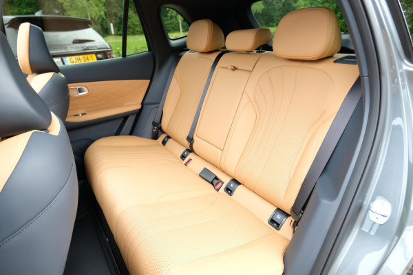 GEELY Starray EM-i 1.5 Max+ 262 PK | Panorama | Stoelen voor & achter verwarmd | Memory Seats | 360 Camera | 19 Inch LMV | 136km elektrisch bereik