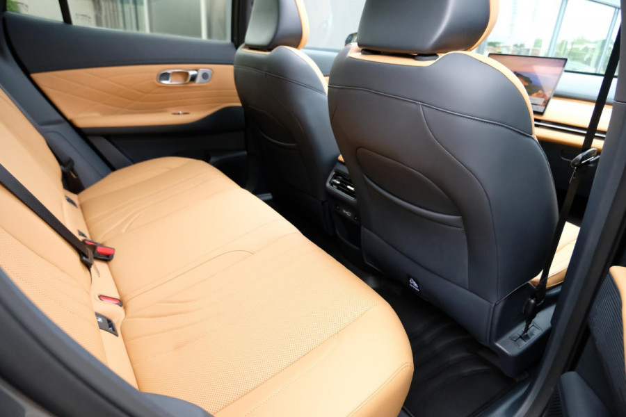GEELY Starray EM-i 1.5 Max+ 262 PK | Panorama | Stoelen voor & achter verwarmd | Memory Seats | 360 Camera | 19 Inch LMV | 136km elektrisch bereik