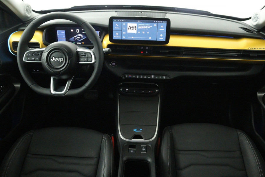 Jeep Avenger Summit 54 kWh SOH 95% (PARKEERSENSOREN, CRUISE CONTROL ADAPTIEF, CAMERA, NAVIGATIE)