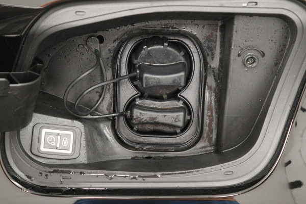 Jeep Avenger Summit 54 kWh SOH 95% (PARKEERSENSOREN, CRUISE CONTROL ADAPTIEF, CAMERA, NAVIGATIE)