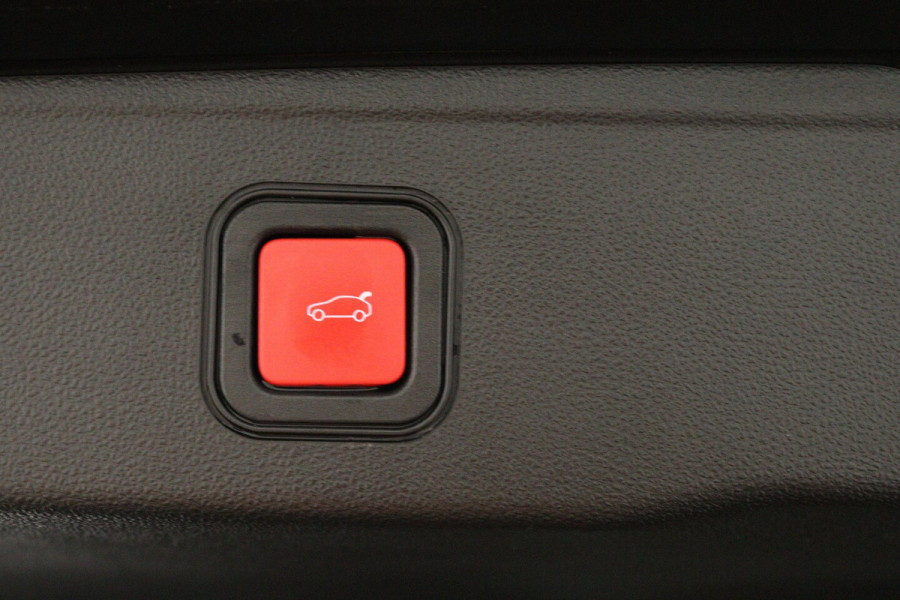 Jeep Avenger Summit 54 kWh SOH 95% (PARKEERSENSOREN, CRUISE CONTROL ADAPTIEF, CAMERA, NAVIGATIE)