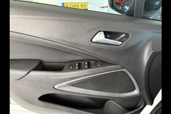Opel Crossland 1.2 Turbo Elegance Achteruitrijcamera - Airco - Apple carplay - Bluetooth - Cruise control - Radio - Navigatie - Trekhaak - Elektrische ramen - Led verlichting - Start/stop systeem - Licht metalen velgen 16 inch - Stuur multifunctioneel