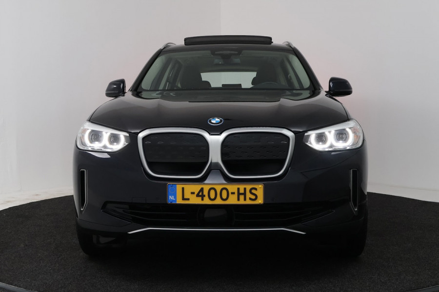 BMW iX3 Executive 80 kWh SOH 96% (PANORAMADAK, SFEERVERLICHTING, ADAPTIVE CRUISE, AUTOPILOT, STOEL