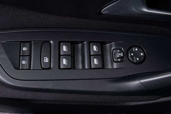 Peugeot 308 1.2 PureTech Active Pack Business (NAVIGATIE, STOELVERWARMING, CRUISE CONTROL, PARKEERSENS