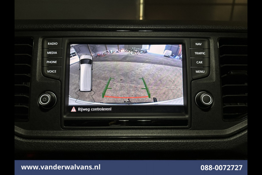 Volkswagen Crafter 2.0 TDI L3H2 L2H1 Euro6 Airco | Camera | Navigatie | Apple Carplay | Stoelverwarming Android Auto, 2500kg Trekhaak, Verwarmde voorruit, Parkeersensoren, Bijrijdersbank