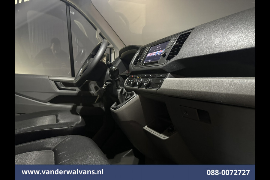 Volkswagen Crafter 2.0 TDI L3H2 L2H1 Euro6 Airco | Camera | Navigatie | Apple Carplay | Stoelverwarming Android Auto, 2500kg Trekhaak, Verwarmde voorruit, Parkeersensoren, Bijrijdersbank