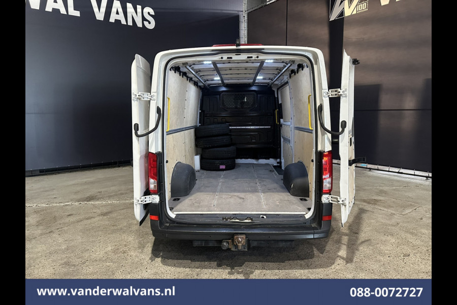 Volkswagen Crafter 2.0 TDI L3H2 L2H1 Euro6 Airco | Camera | Navigatie | Apple Carplay | Stoelverwarming Android Auto, 2500kg Trekhaak, Verwarmde voorruit, Parkeersensoren, Bijrijdersbank