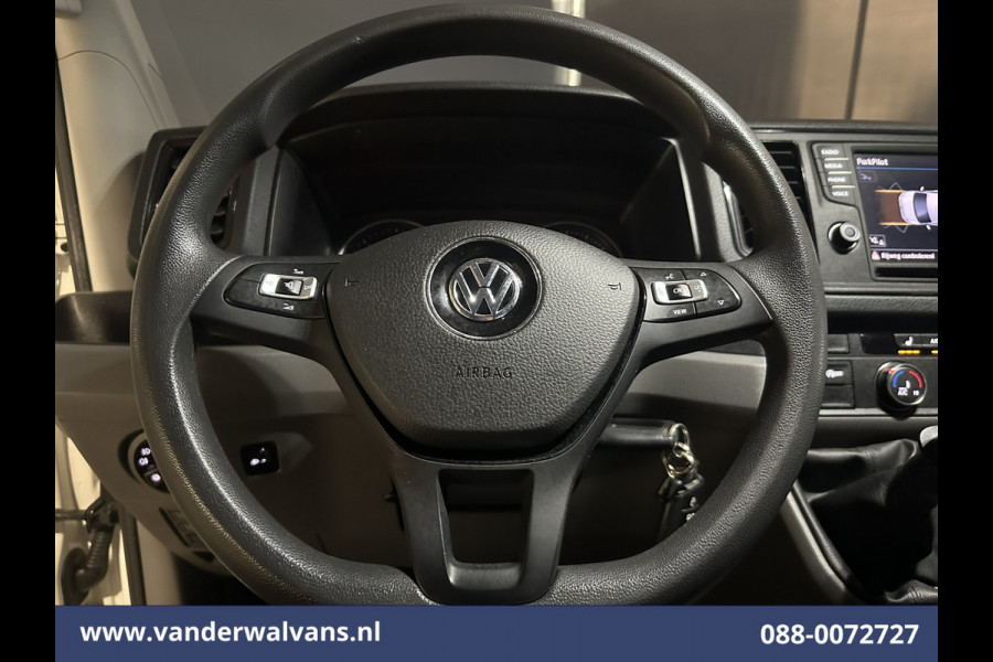 Volkswagen Crafter 2.0 TDI L3H2 L2H1 Euro6 Airco | Camera | Navigatie | Apple Carplay | Stoelverwarming Android Auto, 2500kg Trekhaak, Verwarmde voorruit, Parkeersensoren, Bijrijdersbank