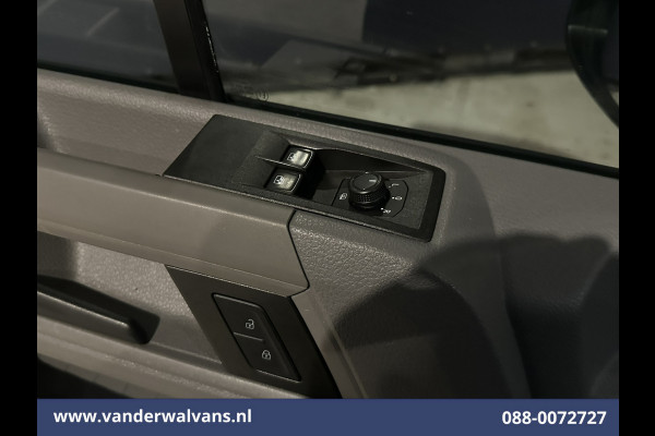 Volkswagen Crafter 2.0 TDI L3H2 L2H1 Euro6 Airco | Camera | Navigatie | Apple Carplay | Stoelverwarming Android Auto, 2500kg Trekhaak, Verwarmde voorruit, Parkeersensoren, Bijrijdersbank