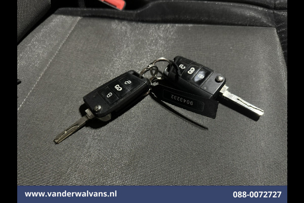Volkswagen Crafter 2.0 TDI L3H2 L2H1 Euro6 Airco | Camera | Navigatie | Apple Carplay | Stoelverwarming Android Auto, 2500kg Trekhaak, Verwarmde voorruit, Parkeersensoren, Bijrijdersbank