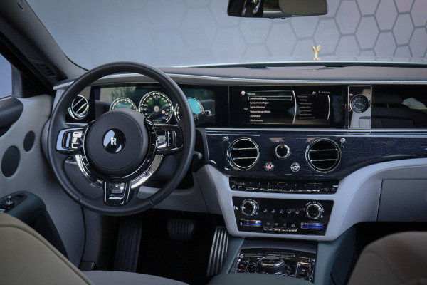 Rolls-Royce Ghost 6.75 V12 Extended Wheelbase | VERY UNIQUE !! | BESPOKE INTERIOR | GOLD SPIRIT | COACHLINE GOLD | MASSAGE | HEAD UP | CARPLAY | V
