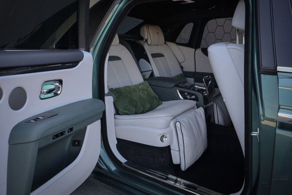 Rolls-Royce Ghost 6.75 V12 Extended Wheelbase | VERY UNIQUE !! | BESPOKE INTERIOR | GOLD SPIRIT | COACHLINE GOLD | MASSAGE | HEAD UP | CARPLAY | V