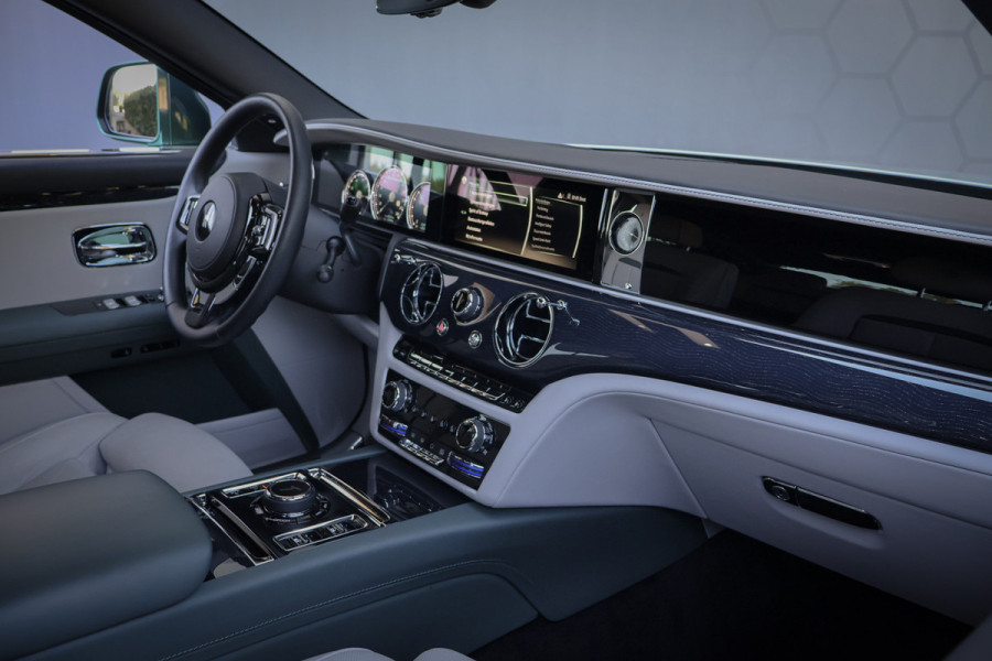 Rolls-Royce Ghost 6.75 V12 Extended Wheelbase | VERY UNIQUE !! | BESPOKE INTERIOR | GOLD SPIRIT | COACHLINE GOLD | MASSAGE | HEAD UP | CARPLAY | V