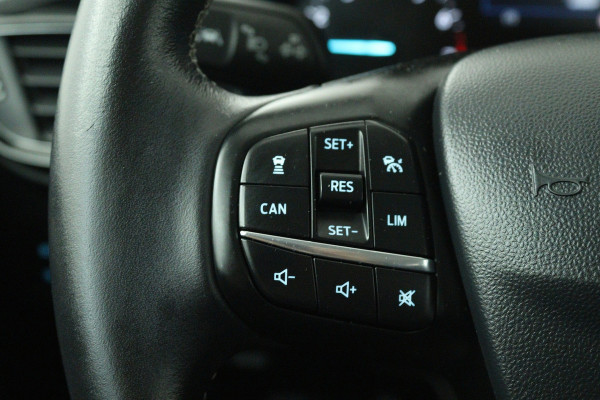 Ford Fiesta 1.0 EcoBoost Titanium (ACHTERUITRIJCAMERA, CRUISE CONTROL ADAPTIEF, NAVIGATIE, PARKEERSENS
