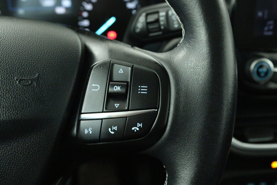 Ford Fiesta 1.0 EcoBoost Titanium (ACHTERUITRIJCAMERA, CRUISE CONTROL ADAPTIEF, NAVIGATIE, PARKEERSENS