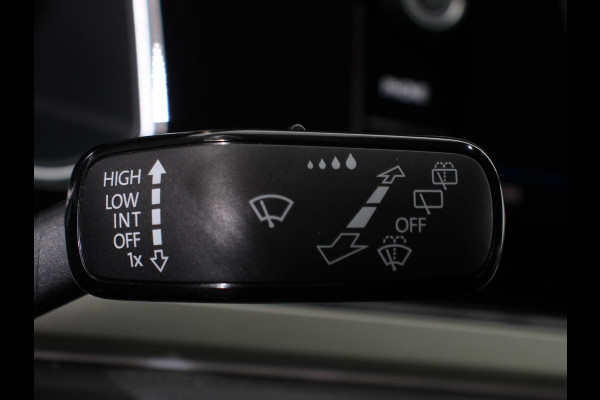 Volkswagen Polo 1.0 TSI Move DSG Navigatie Apple Carplay/Android Auto Airco Digitale Cockpit Adaptive Cruise Control Lichtmetalen Velgen Parkeer sensoren V+A Stoelverwarming