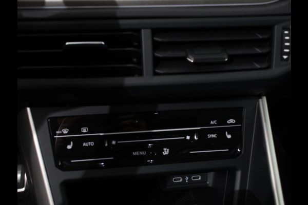 Volkswagen Polo 1.0 TSI Move DSG Navigatie Apple Carplay/Android Auto Airco Digitale Cockpit Adaptive Cruise Control Lichtmetalen Velgen Parkeer sensoren V+A Stoelverwarming