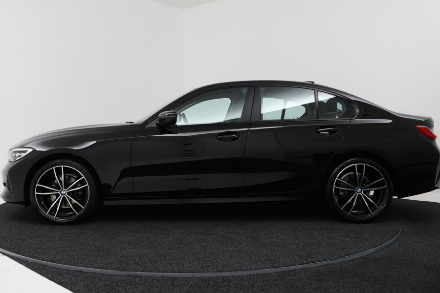 BMW 3 Serie 318i Executive Edition (NAVIGATIE, CARPLAY, LED, DEALER ONDERHOUDEN)