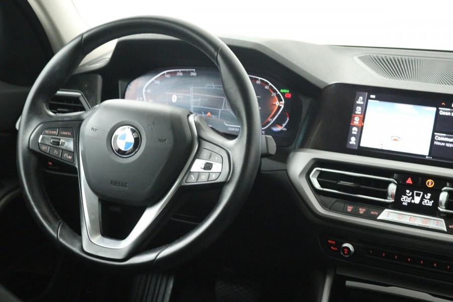 BMW 3 Serie 318i Executive Edition (NAVIGATIE, CARPLAY, LED, DEALER ONDERHOUDEN)