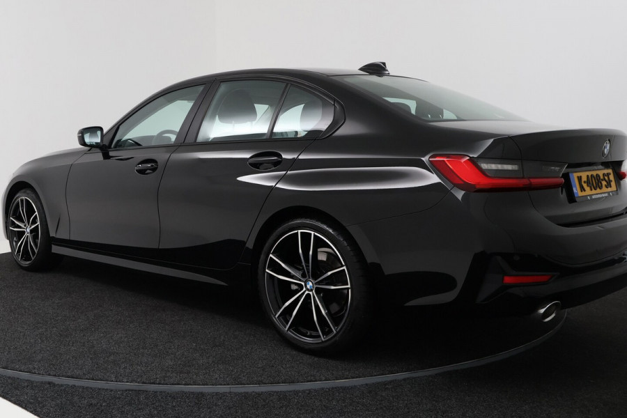 BMW 3 Serie 318i Executive Edition (NAVIGATIE, CARPLAY, LED, DEALER ONDERHOUDEN)