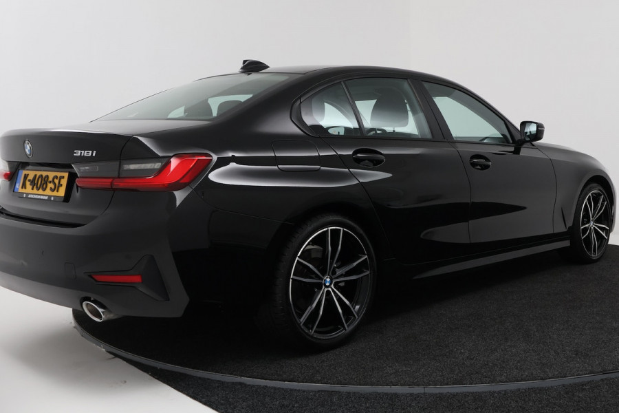 BMW 3 Serie 318i Executive Edition (NAVIGATIE, CARPLAY, LED, DEALER ONDERHOUDEN)