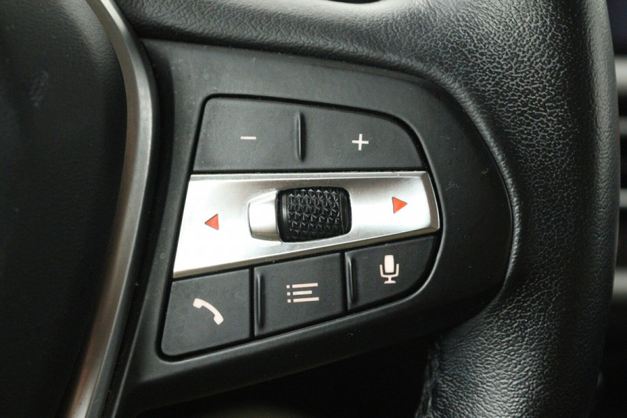 BMW 3 Serie 318i Executive Edition (NAVIGATIE, CARPLAY, LED, DEALER ONDERHOUDEN)