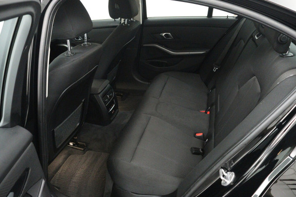 BMW 3 Serie 318i Executive Edition (NAVIGATIE, CARPLAY, LED, DEALER ONDERHOUDEN)
