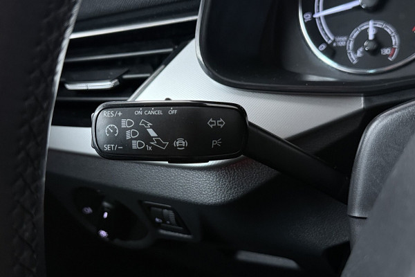 Škoda Kamiq 1.0 TSI Sport Business (PARKEERSENSOREN, CRUISE CONTROL, BLUETOOTH)
