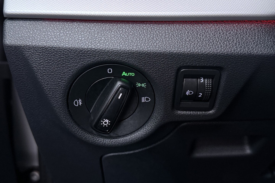 Škoda Kamiq 1.0 TSI Sport Business (PARKEERSENSOREN, CRUISE CONTROL, BLUETOOTH)