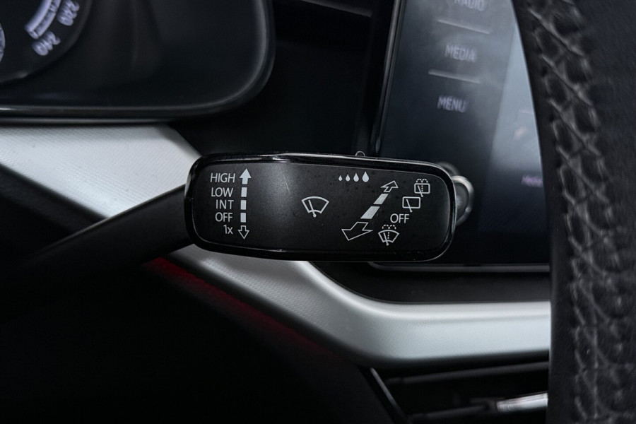 Škoda Kamiq 1.0 TSI Sport Business (PARKEERSENSOREN, CRUISE CONTROL, BLUETOOTH)