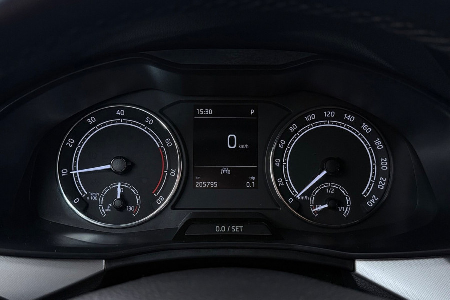 Škoda Kamiq 1.0 TSI Sport Business (PARKEERSENSOREN, CRUISE CONTROL, BLUETOOTH)