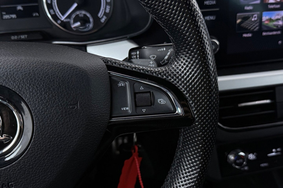 Škoda Kamiq 1.0 TSI Sport Business (PARKEERSENSOREN, CRUISE CONTROL, BLUETOOTH)