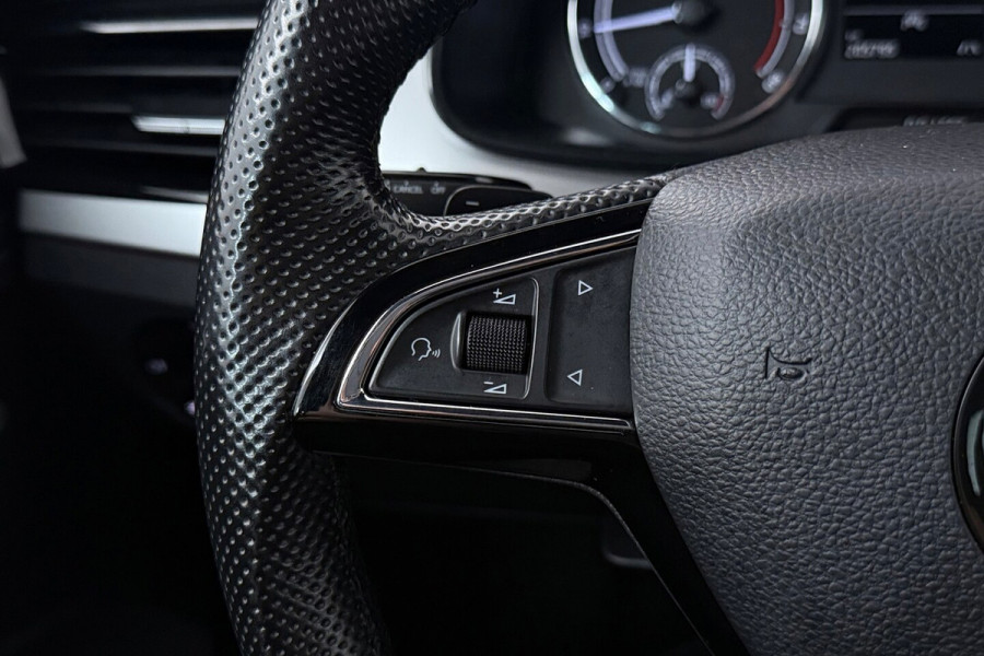 Škoda Kamiq 1.0 TSI Sport Business (PARKEERSENSOREN, CRUISE CONTROL, BLUETOOTH)