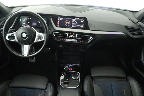 BMW 1-serie 118i High Executive (TREKHAAK, CAMERA, SFEERVERLICHTING, DEALER ONDERHOUDEN)