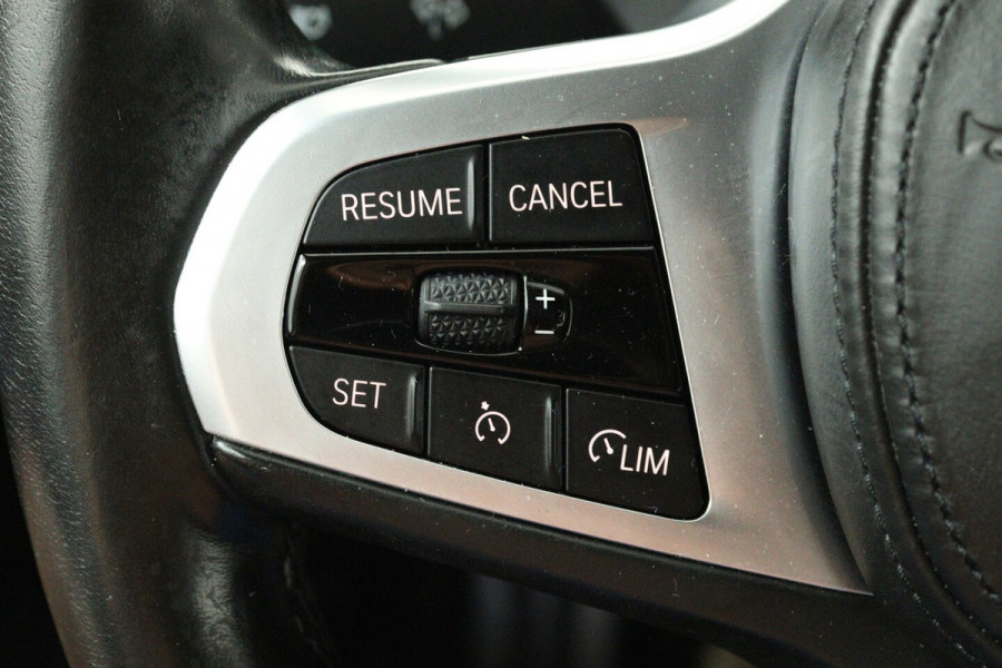 BMW 1-serie 118i High Executive (TREKHAAK, CAMERA, SFEERVERLICHTING, DEALER ONDERHOUDEN)