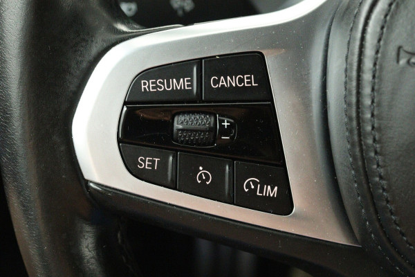 BMW 1-serie 118i High Executive (TREKHAAK, CAMERA, SFEERVERLICHTING, DEALER ONDERHOUDEN)