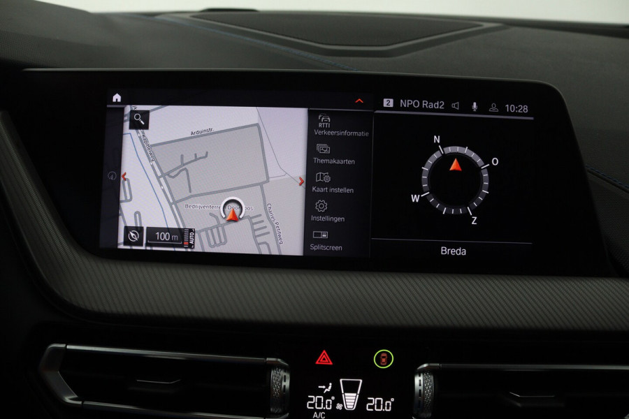 BMW 1-serie 118i High Executive (TREKHAAK, CAMERA, SFEERVERLICHTING, DEALER ONDERHOUDEN)