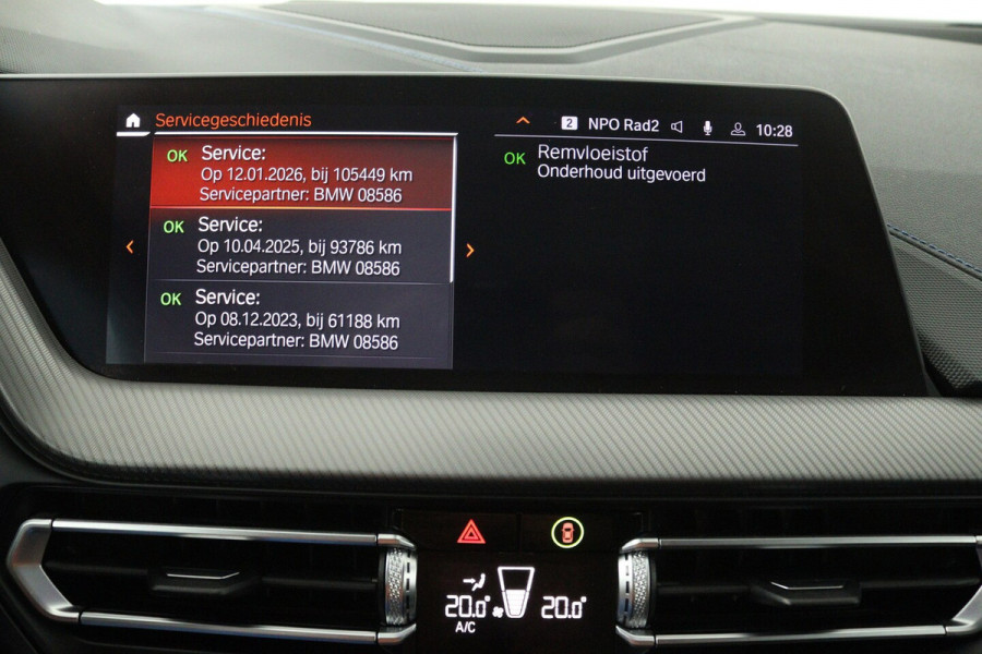 BMW 1-serie 118i High Executive (TREKHAAK, CAMERA, SFEERVERLICHTING, DEALER ONDERHOUDEN)