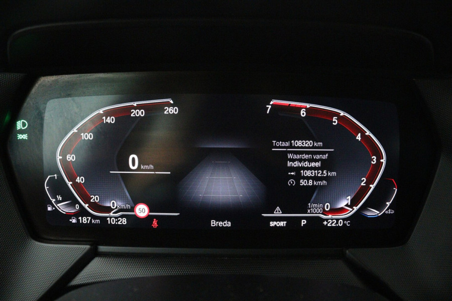BMW 1-serie 118i High Executive (TREKHAAK, CAMERA, SFEERVERLICHTING, DEALER ONDERHOUDEN)