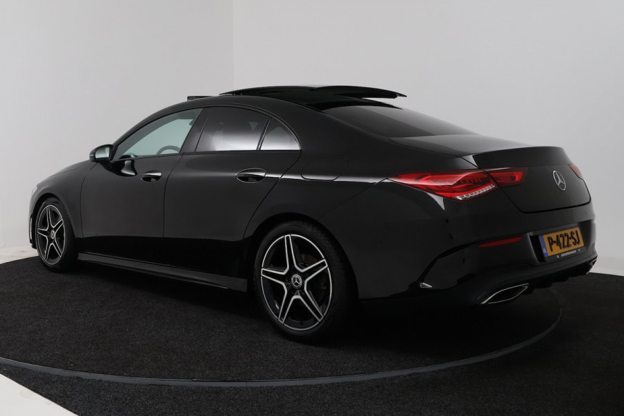 Mercedes-Benz CLA-Klasse 180 AMG Line (PANORAMADAK, STOELVERWARMING, SFEERVERLICHTING, CAMERA, CRUISE ADAPTIEF)