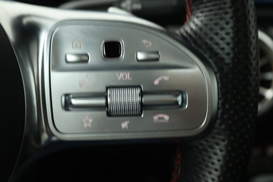 Mercedes-Benz CLA-Klasse 180 AMG Line (PANORAMADAK, STOELVERWARMING, SFEERVERLICHTING, CAMERA, CRUISE ADAPTIEF)