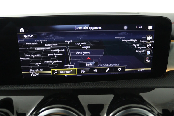 Mercedes-Benz CLA-Klasse 180 AMG Line (PANORAMADAK, STOELVERWARMING, SFEERVERLICHTING, CAMERA, CRUISE ADAPTIEF)